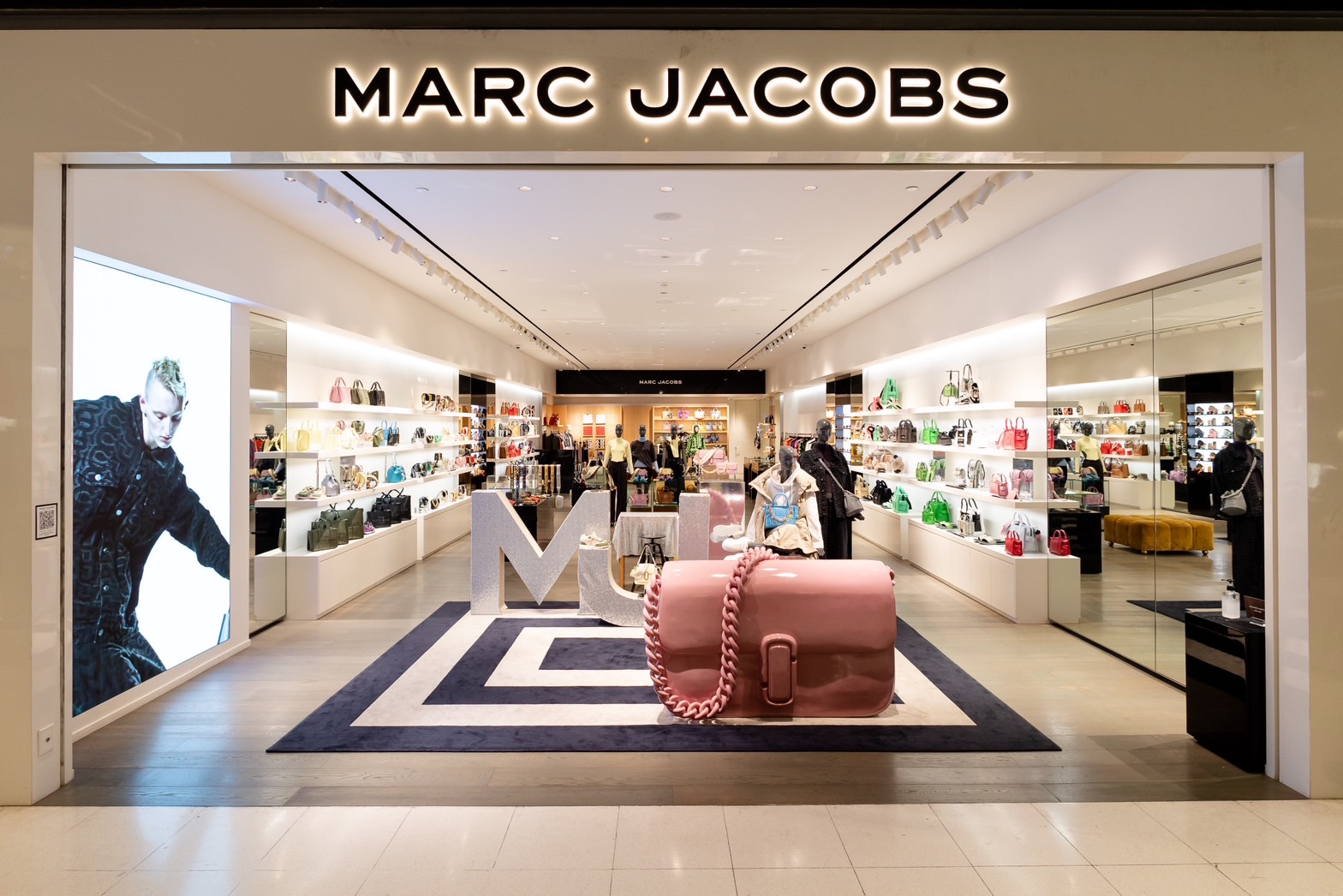 MARC JACOBS เปิดตัวคอลเลคชั่น RESORT 2022 อัพเดตความเท่ต้อนรับลมหนาวแบบ